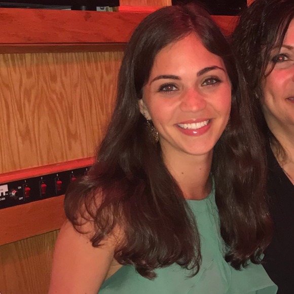 Meet your Posher, Danielle - Picture 1 of 1